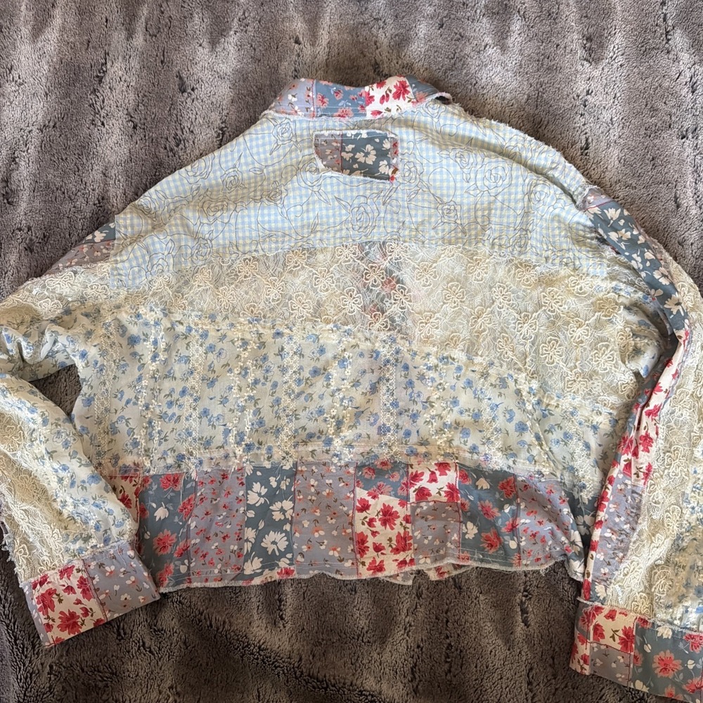 POL Patchwork Lace Sequin Cropped Button Up Shirt… - image 9